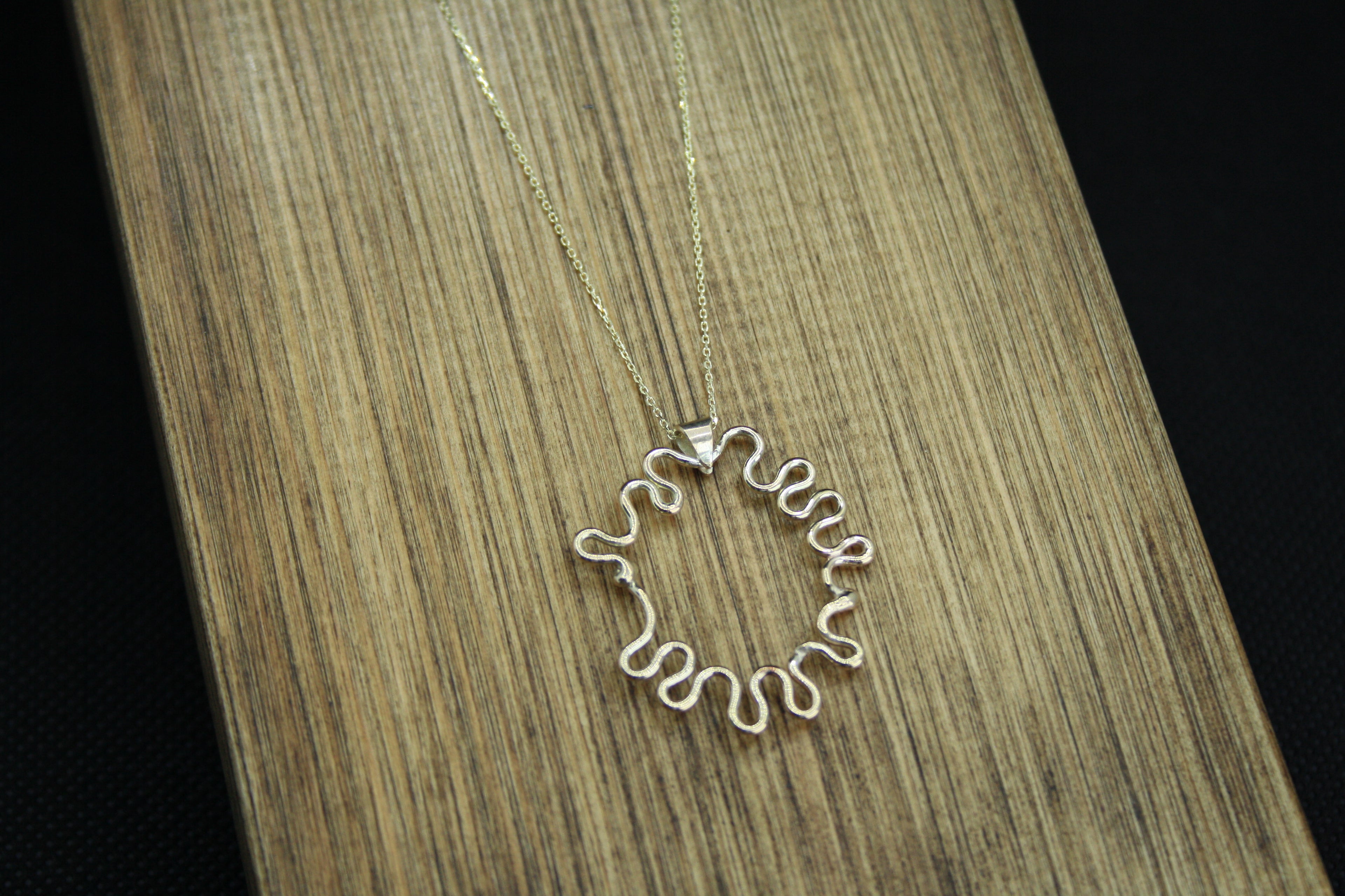 AURUM Squiggle Pendant