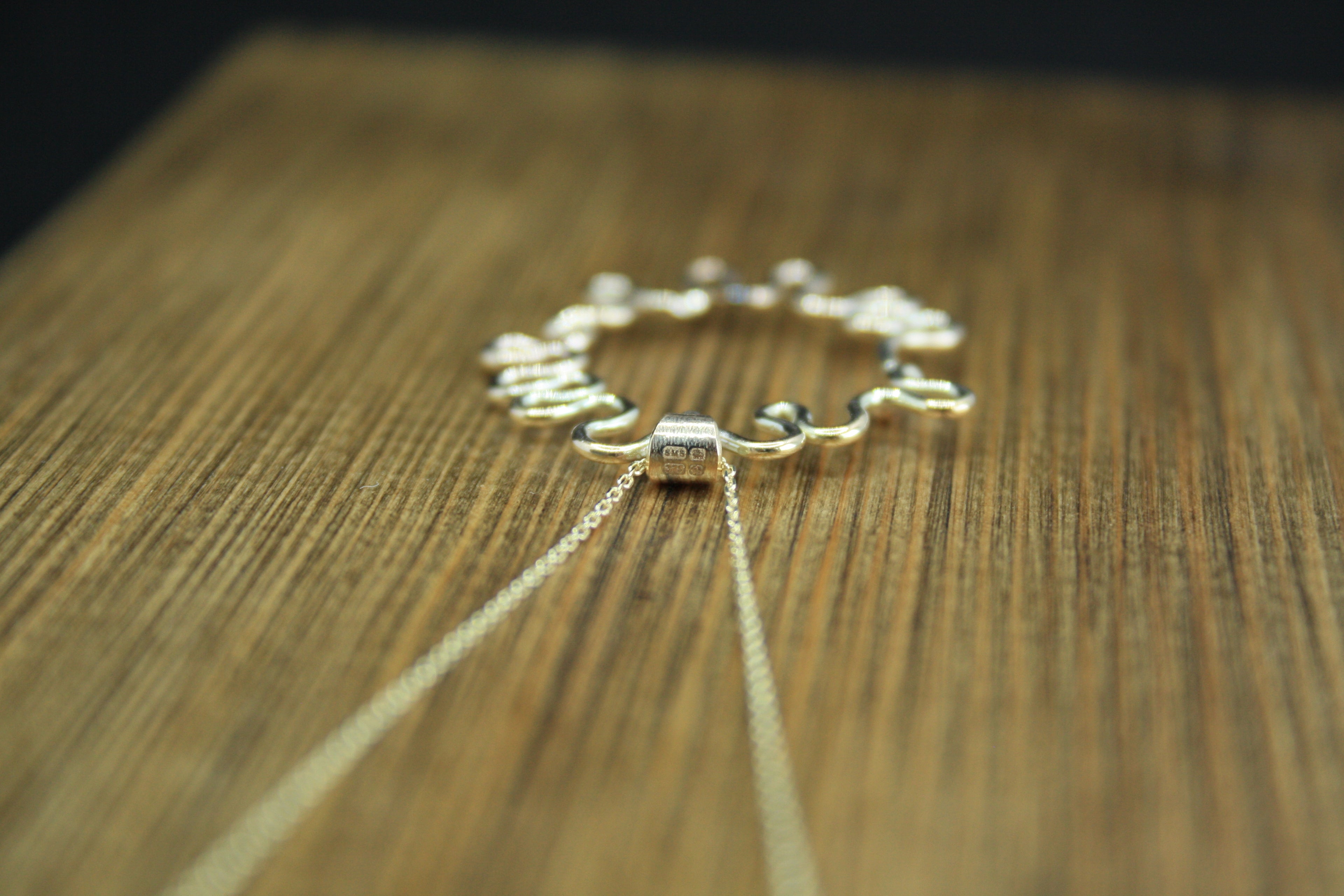 AURUM Squiggle Pendant