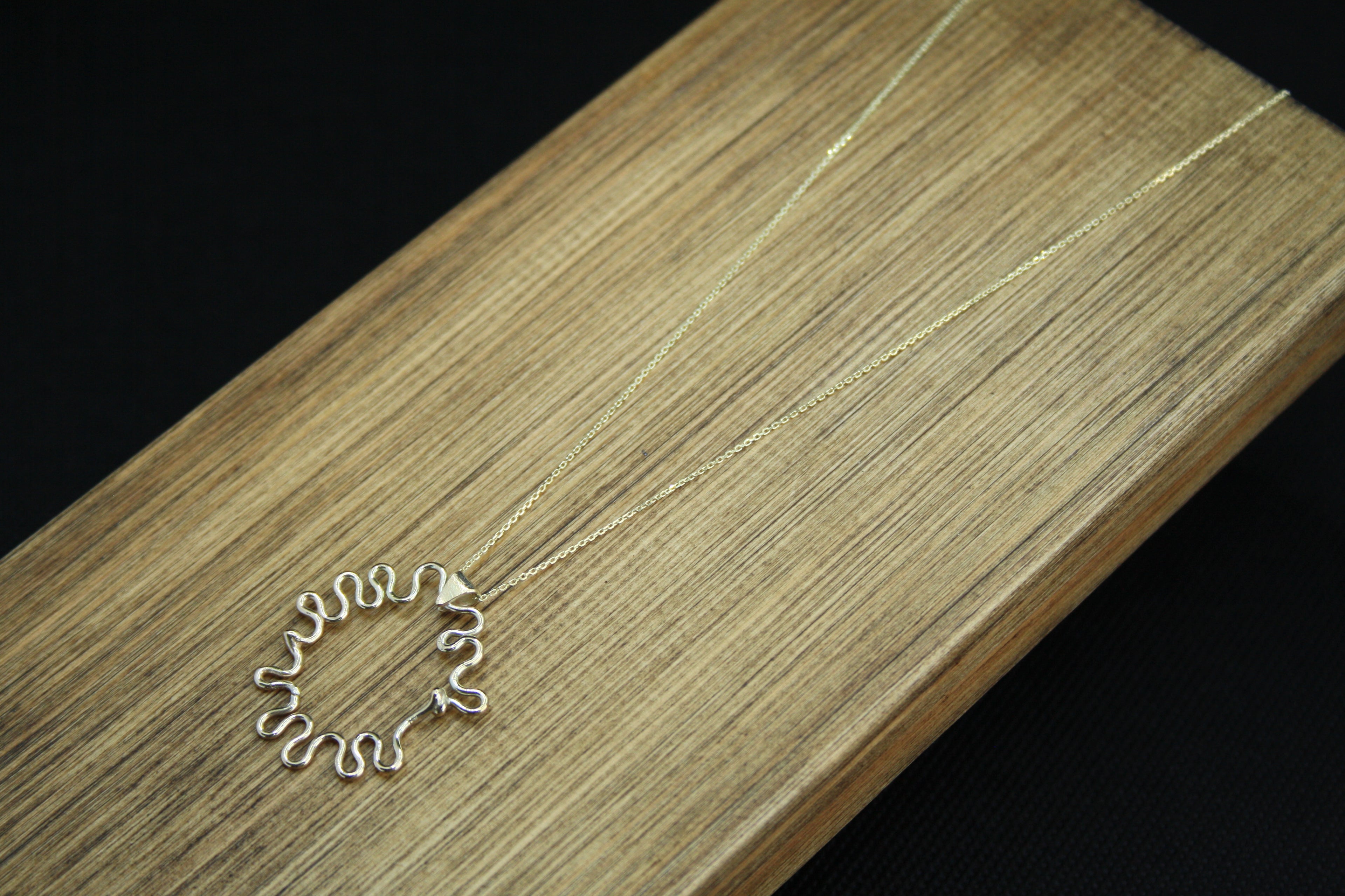AURUM Squiggle Pendant