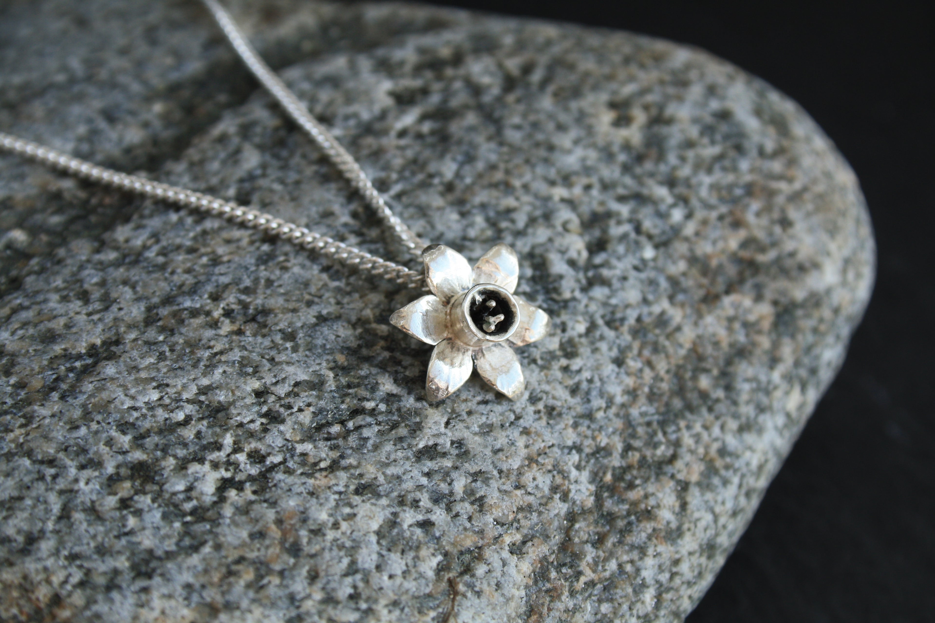 BLODYN Daffodil Pendant