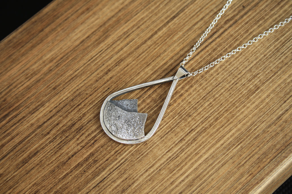 BEINN Teardrop Textured Mountain Range