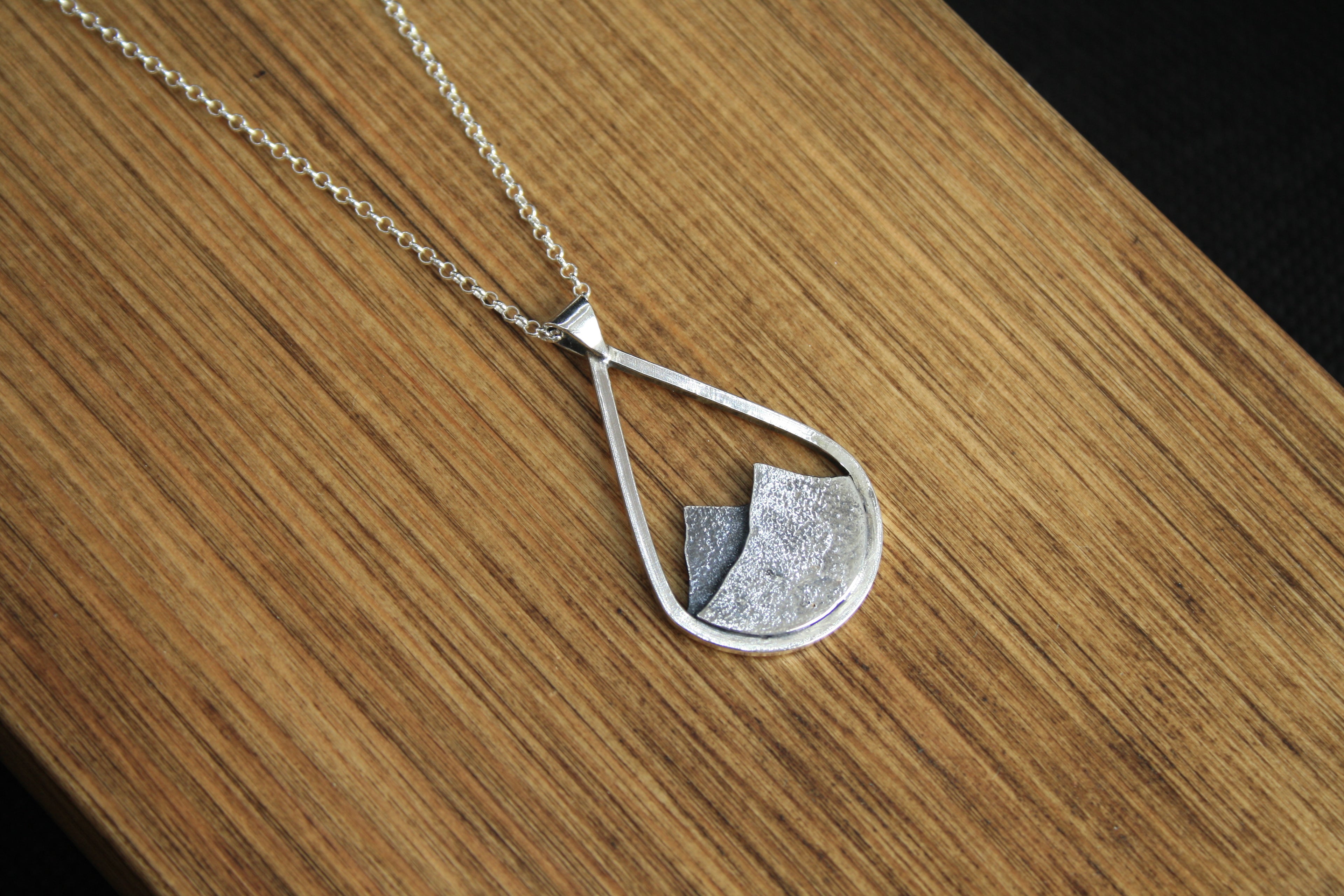 BEINN Teardrop Textured Mountain Range