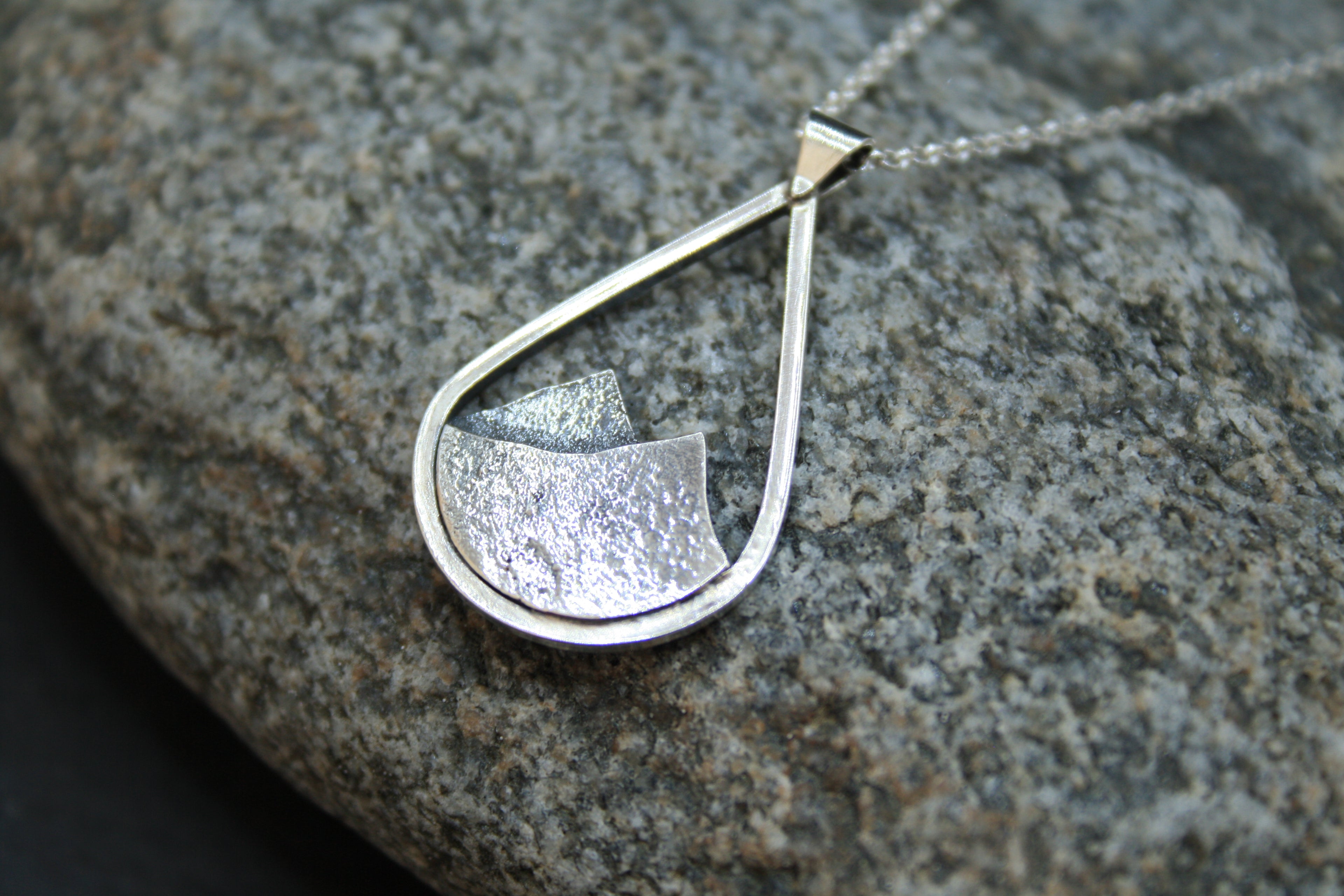 BEINN Teardrop Textured Mountain Range