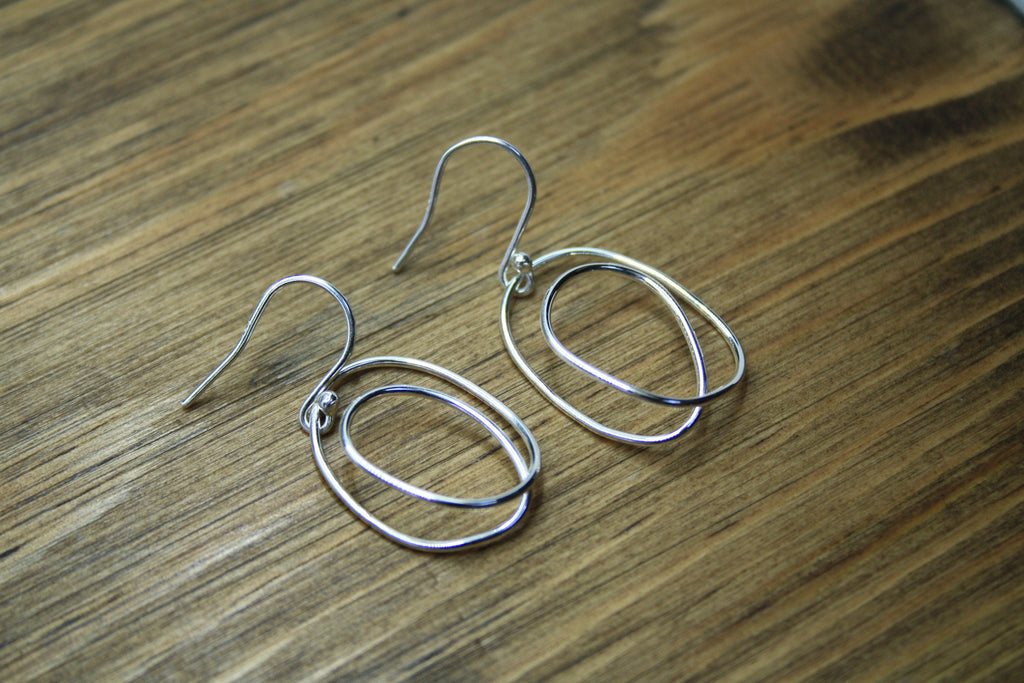 LUNA Simple Swirl Earrings