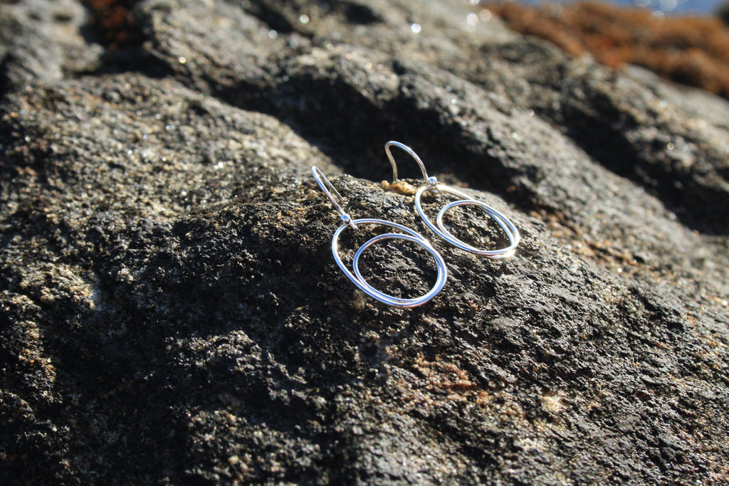 LUNA Simple Swirl Earrings
