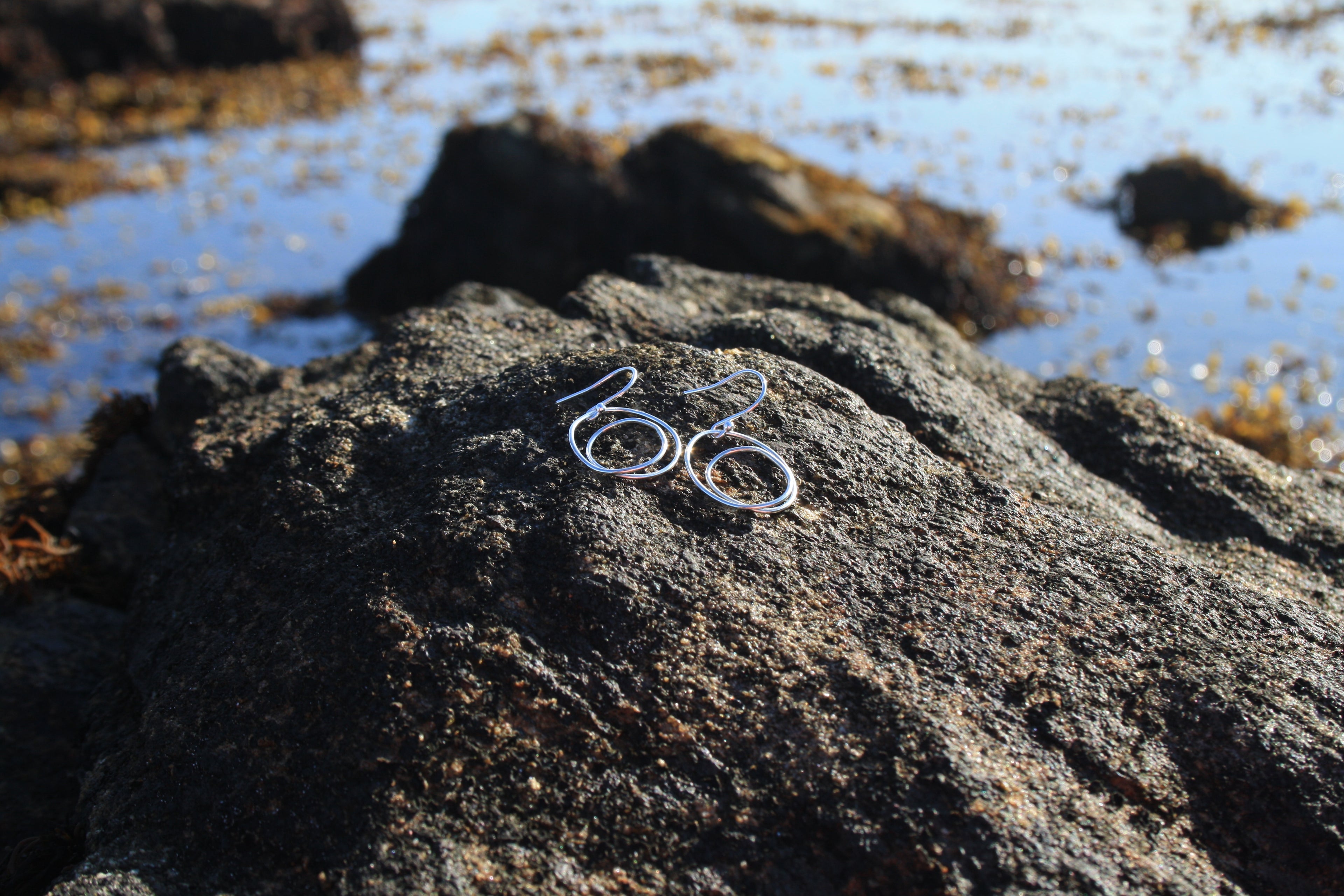 LUNA Simple Swirl Earrings